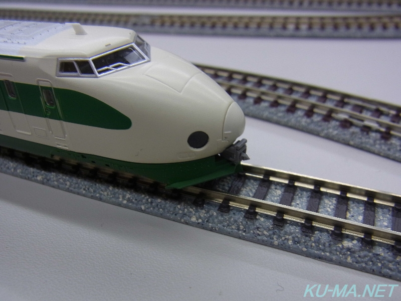 TOMIX200系東北新幹線先頭車222形連結カプラー部分の鉄道模型写真
