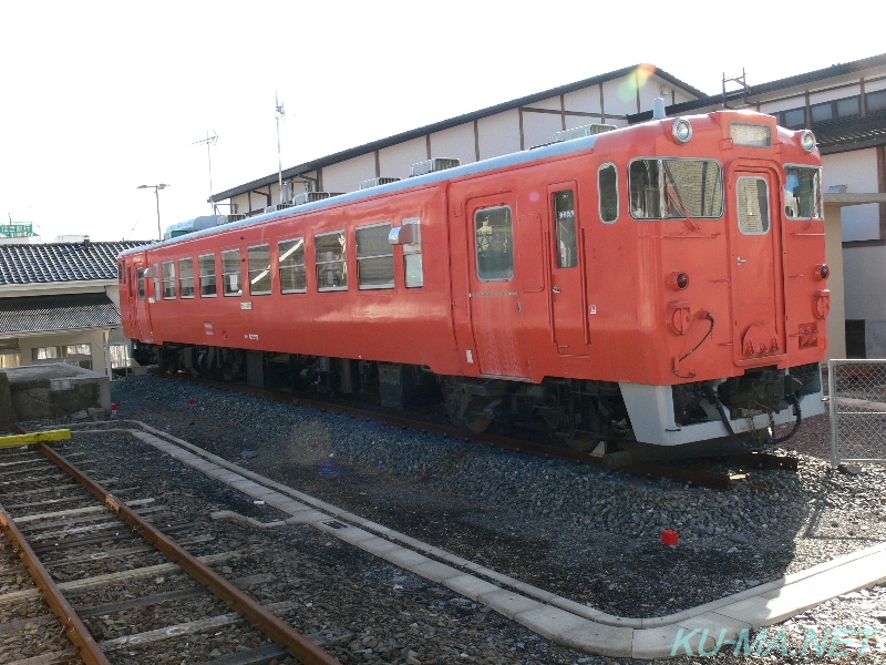 石巻線女川駅ホームとキハ48-554の鉄道写真