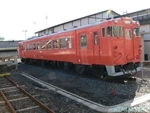 Photo of KIHA48 554 and Onagawa Station platform Thumbnail