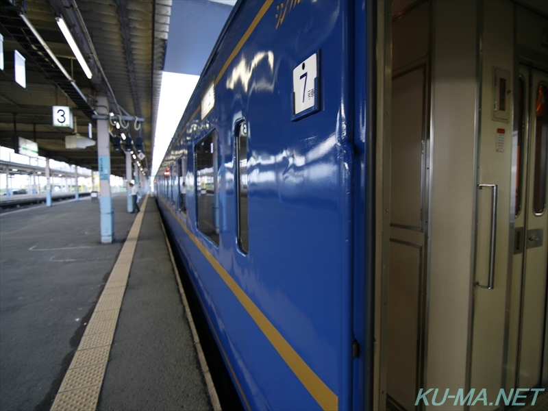 青森駅から撮影したあけぼの号スロネ24-551の写真