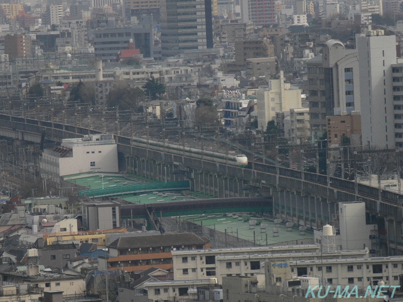 200系新幹線K47編成東京新幹線車両センター付近を通過する写真