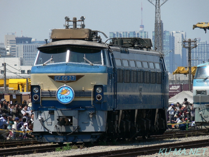 EF66-27とスーパーライナーの鉄道写真