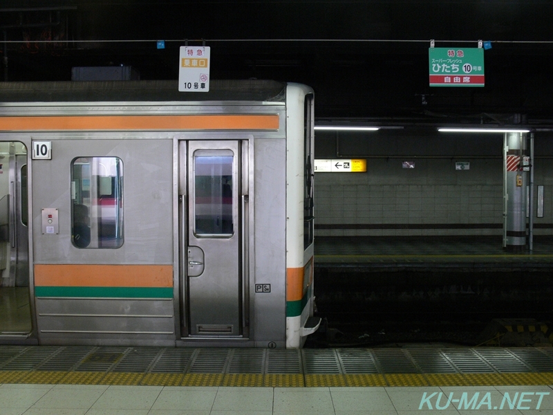 211系C16編成先頭車側面の写真