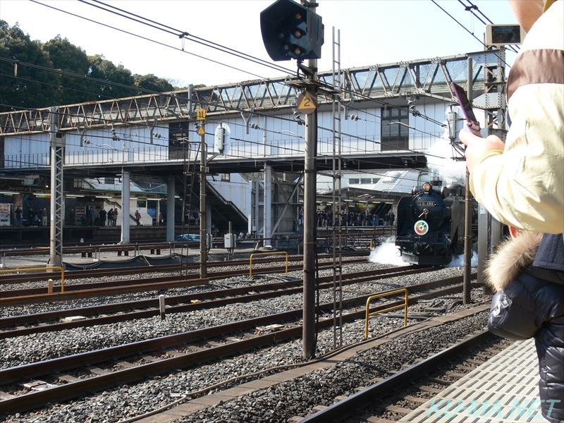 日暮里駅を通過するみちのくSLギャラクシーの写真