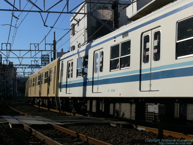 東武8000系8506号編成と81111号編成の写真