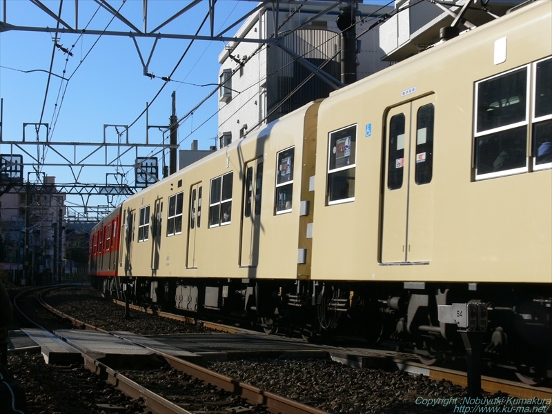 東武8000系81111号編成セイジクリーム色の写真その2