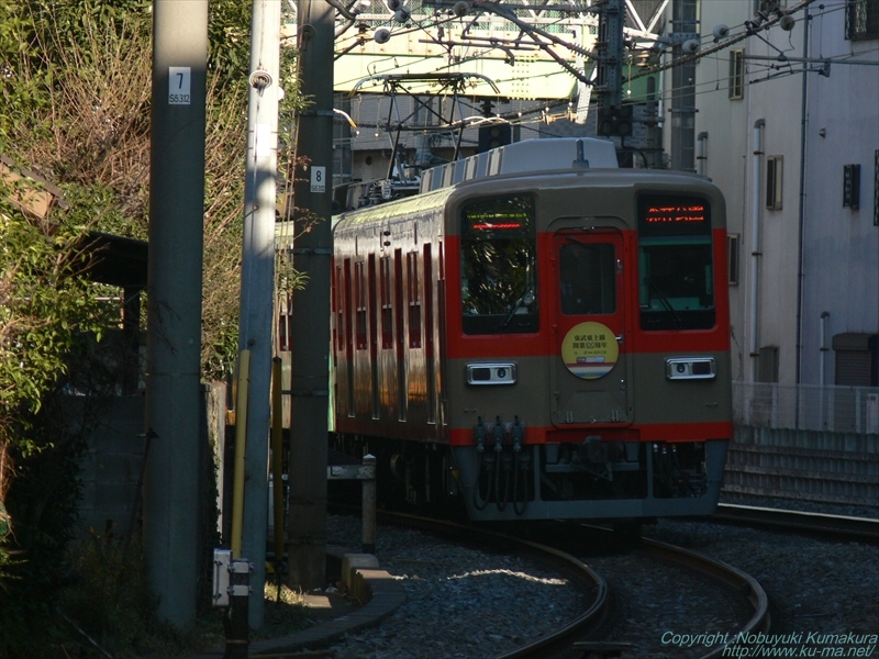 東武8000系歴代カラーリングの特別編成列車の写真