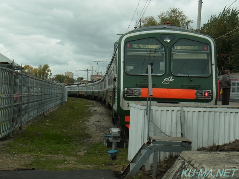 リーシスキー駅に停車するエレクトリーチカの写真