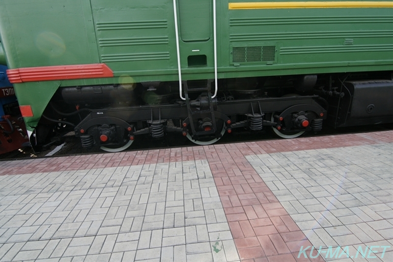 ソ連ディーゼル機関車2TE10L-2100台車の写真