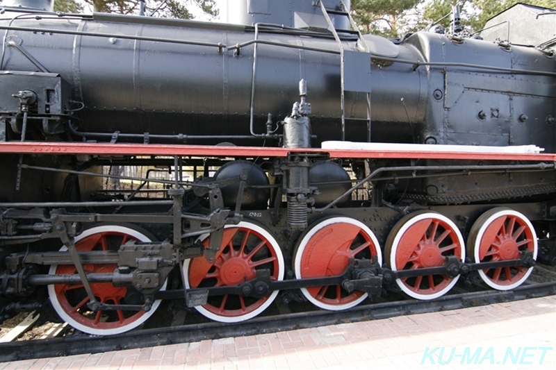 ロシア蒸気機関車Эр789-91動輪の写真