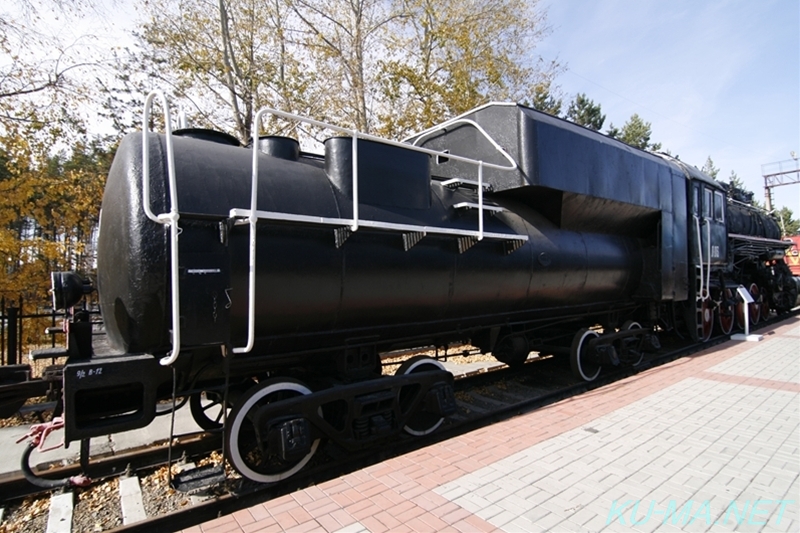 ロシア蒸気機関車Л-013のテンダー車の写真