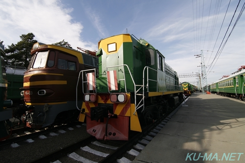 ロシアディーゼル機関車ТЭМ15-016の反対側の写真