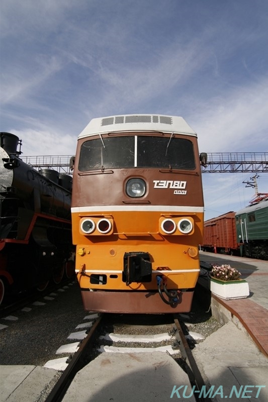ディーゼル機関車ТЭП80-0001の妻面写真
