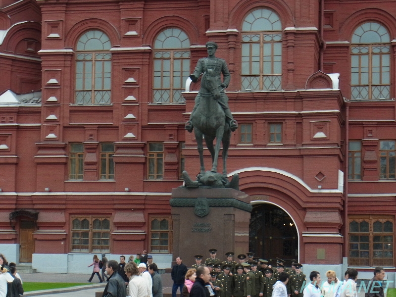 ジューコフ元帥の銅像の写真