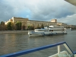 モスクワ川をこんな遊覧船が運航しているところの写真サムネイル