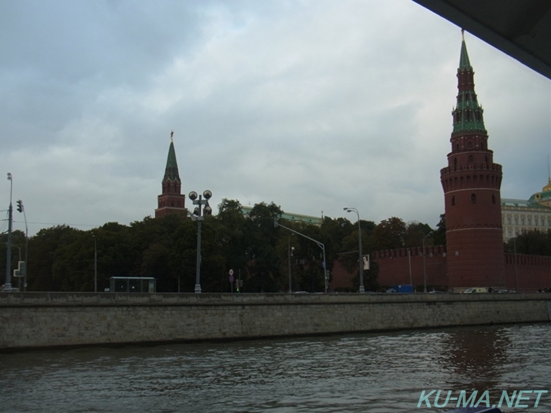 モスクワ川から見たクレムリンの写真