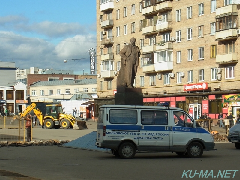 ヤロスラヴリ駅レーニン像の写真
