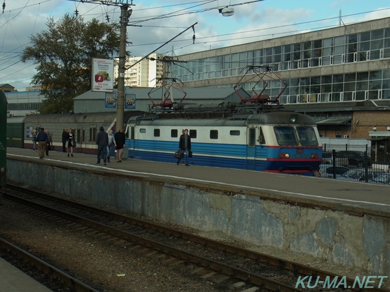 ヤロスラヴリ駅に停車中の長距離列車の写真