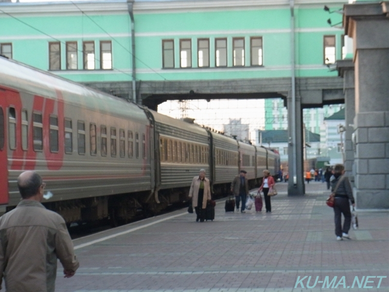 ノヴォシビルスク駅に停車したシベリヤク号の写真その2